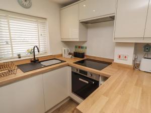 22 Longstone Park