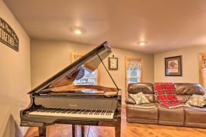 Wine Trail Retreat w Tiny Home & Hot Tub