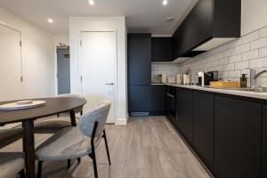 Stylish 2BR Near Man Utd, Cricket Stadium & City