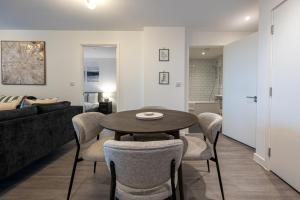 Stylish 2BR Near Man Utd, Cricket Stadium & City