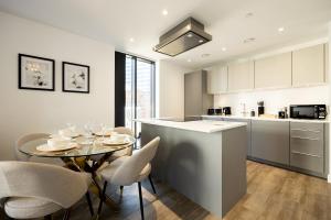 Luxury 2 Bed Apt on Broad Street | City Centre