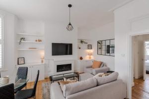 Generous 2-bed Apartment near Queens Park