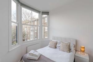 Generous 2-bed Apartment near Queens Park
