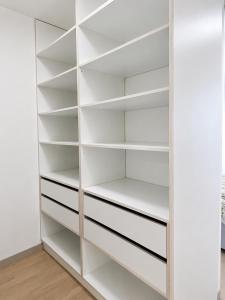 SunsetSkylineApartment