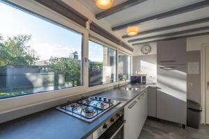 Lovely vacation home 2 km from the beach!