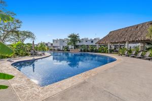 Modern 3-bedroom, 2-bath Home, Pool, Playground