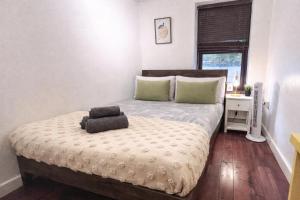 Crouch End 4BDR flat near Alexandra Palace & Hornsey with Private Balcony & Free Parking by Staylio London