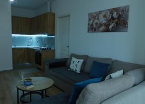 Cozy Stay with Free Parking and Mountain View