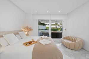 Beachfront Luxury Apartment with Private Pool