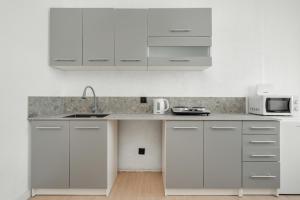 Przytulny Apartament Legionów z Parkingiem by Noclegi Renters