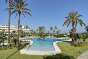 Beachfront Luxury Apartment with Private Pool
