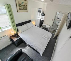 Cherry Studio - Self Contained One-Bed Studio Flat