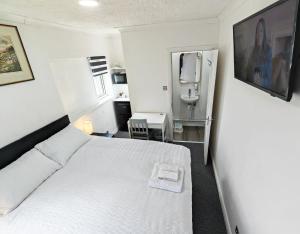 Cherry Studio - Self Contained One-Bed Studio Flat