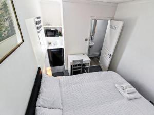 Cherry Studio - Self Contained One-Bed Studio Flat
