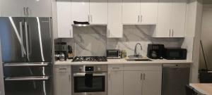 Vancouver Townhouse Getaway Modern Comfort Prime Location