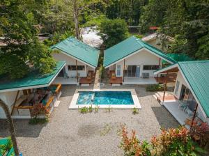 Jungle Villa with Pool, Starlink and BBQ