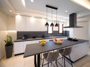Old Town 7 min - Free Airport Pickup - 6BR Villa