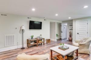 Explore Historic Dtwn Staunton! Walkable Apartment