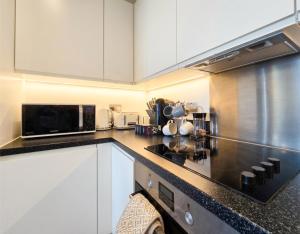 Stylish 3 Bed 2 Bath Quick Tubes to City & Wembley