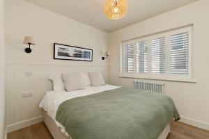 The Tides - Newly refurbished, free parking, Tenby
