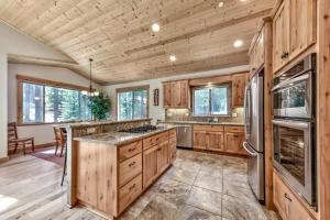 Pine Tree Paradise - Hot Tub Skiing BBQ