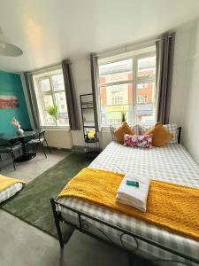 Tower Bridge Guest Rooms-76