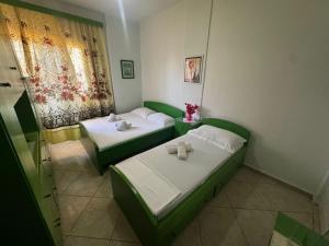 Denis Central Rooms