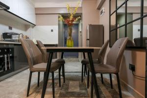The Chic Shared Suite