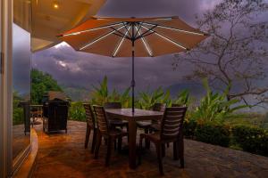 Privacy-Panoramic views-Large Pool-Mountain top