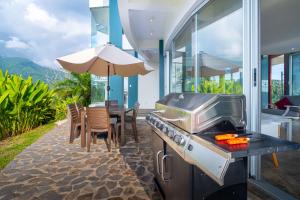 Privacy-Panoramic views-Large Pool-Mountain top