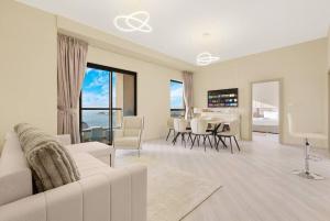 FIRST CLASS 2BR Sea View w Ain Dubai Views
