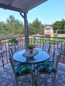Vayiannas garden house