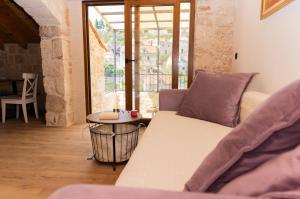 Stone house Sprtini-Brač