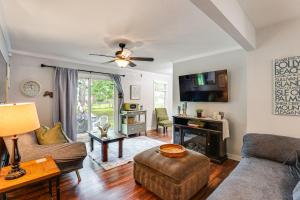 Large Yard & Fire Pit! Pet-Friendly Home in Ladson