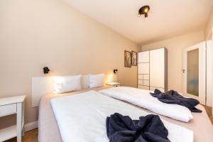 Prime Stay - Modern 1 Bedroom Apartment with Parking Included & Balcony