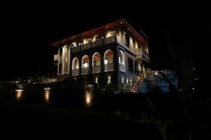 Moon Heights-Mountain view villa