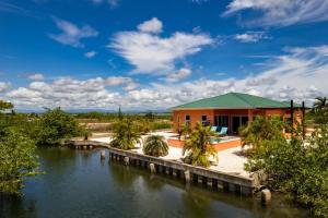 Modern Home with Private Plunge Pool in Placencia