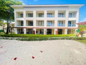 Oceanfront 1BR Balcony Condo Marien Beach Resort 111