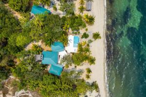 Picture-Perfect 2-Bedroom Oceanfront Home w Pool