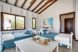 Picture-Perfect 2-Bedroom Oceanfront Home w Pool