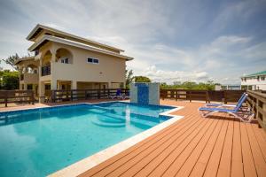 Elegant Beachfront Villa Pool & Beach Family Fun