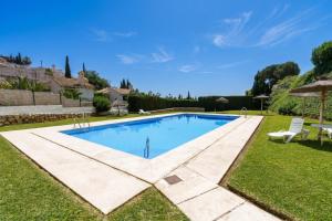 Sunny Tranquility With Pool - Happy Rentals