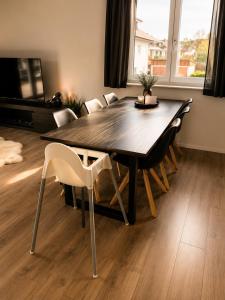 Design Apartment 6 am Titisee mit Kamin, E-Ladestation, Balkon, Top Lage