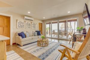 Luxury Waterfront 3bd Villa w Pool Dock
