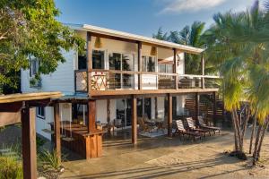Luxury Waterfront 3bd Villa w Pool Dock
