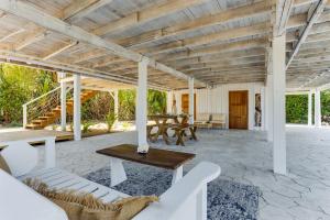 Luxurious Lagoon Home w Elegant Decor & Pool