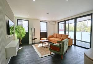 New, 4th Floor, 2 bed up to 6ppl Flat, Waterloo