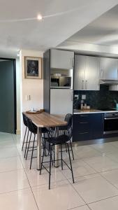 Finagaello 3 bedrooms-Self catering at 77 on Independence