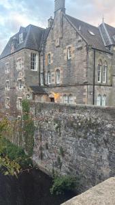Charming Old Schoolhouse Apartment in Dean Village