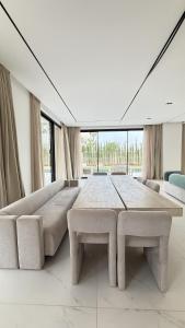 Modern Villa in Marrakesh - 5 Suites & Pool